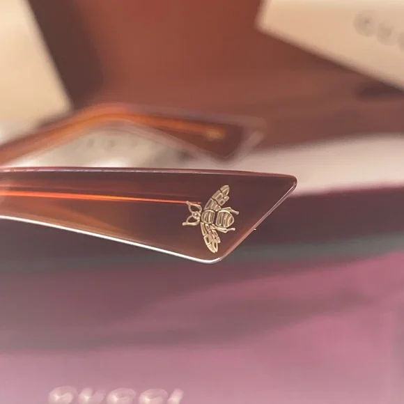 NWT Authentic GUCCI Sunglasses with all the original packaging & Organizer🧡 🧡 - Picture 8 of 12